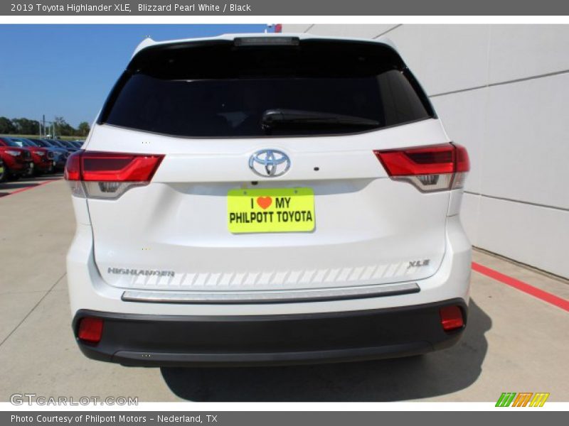 Blizzard Pearl White / Black 2019 Toyota Highlander XLE