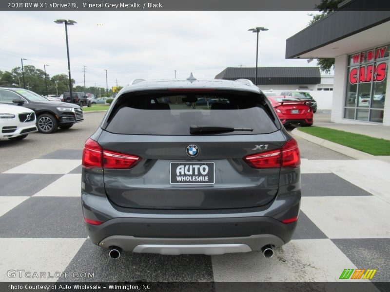 Mineral Grey Metallic / Black 2018 BMW X1 sDrive28i