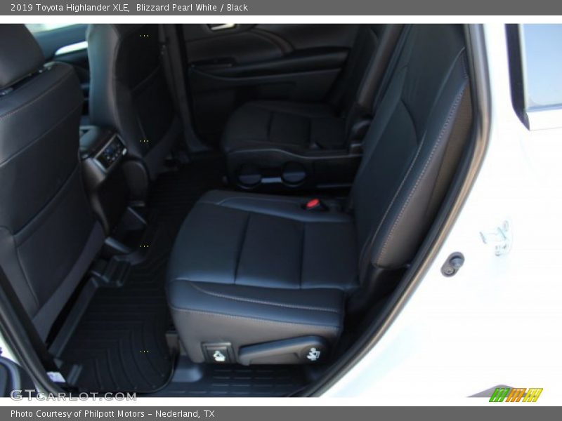 Blizzard Pearl White / Black 2019 Toyota Highlander XLE