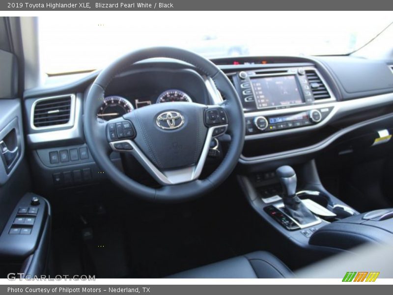 Blizzard Pearl White / Black 2019 Toyota Highlander XLE