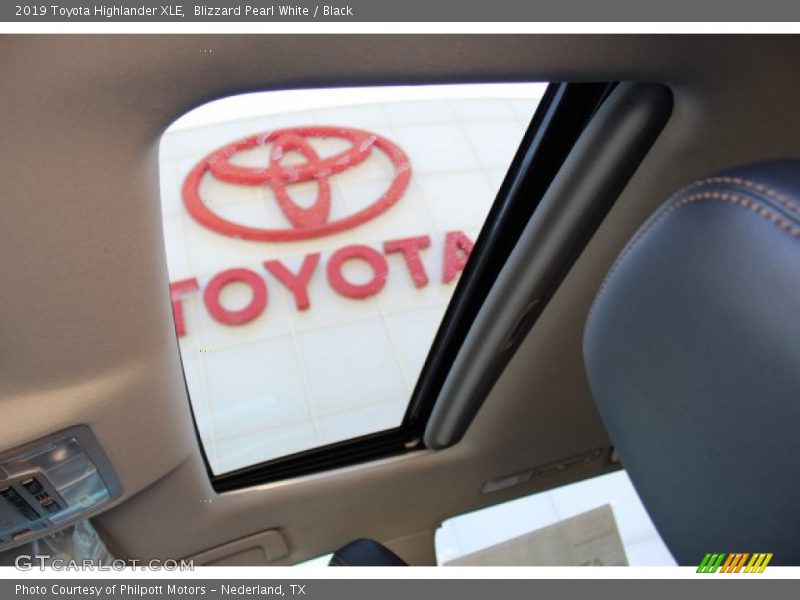 Blizzard Pearl White / Black 2019 Toyota Highlander XLE