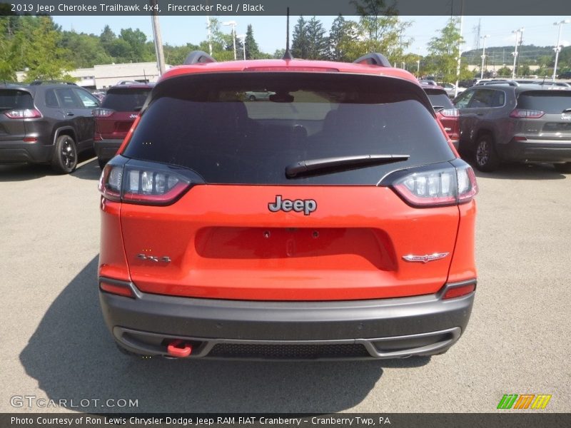  2019 Cherokee Trailhawk 4x4 Logo