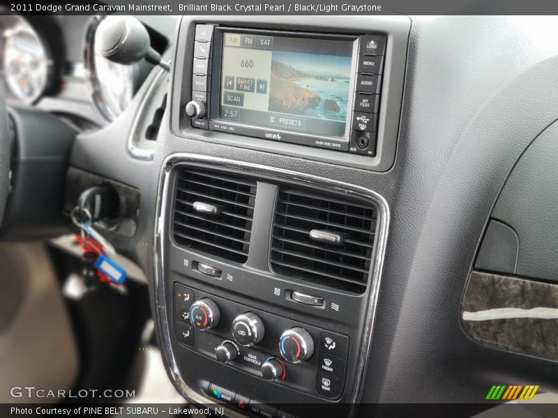 Brilliant Black Crystal Pearl / Black/Light Graystone 2011 Dodge Grand Caravan Mainstreet
