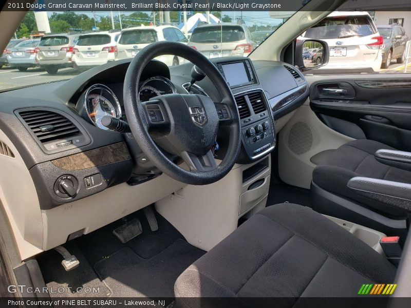Brilliant Black Crystal Pearl / Black/Light Graystone 2011 Dodge Grand Caravan Mainstreet