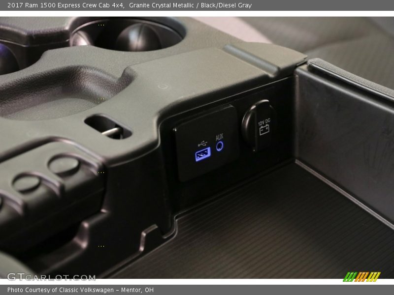 Granite Crystal Metallic / Black/Diesel Gray 2017 Ram 1500 Express Crew Cab 4x4