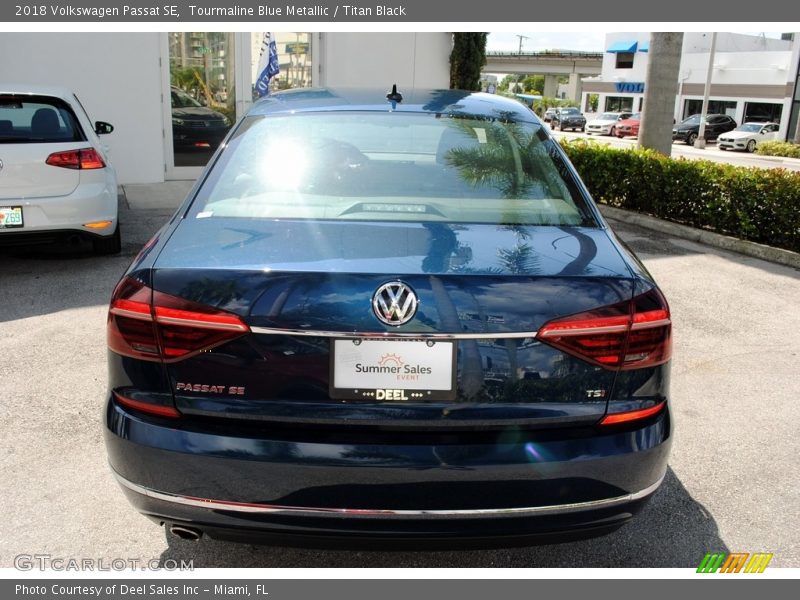 Tourmaline Blue Metallic / Titan Black 2018 Volkswagen Passat SE