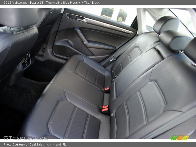 Tourmaline Blue Metallic / Titan Black 2018 Volkswagen Passat SE
