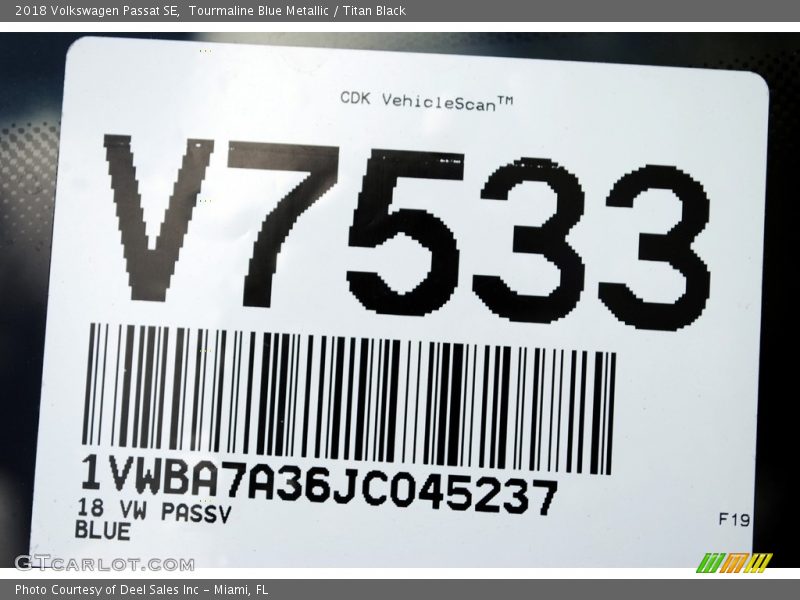 Tourmaline Blue Metallic / Titan Black 2018 Volkswagen Passat SE