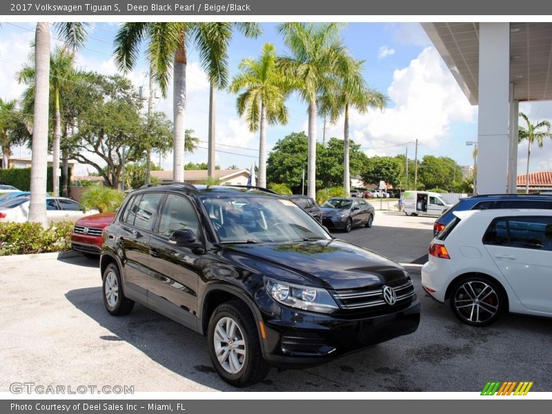 Deep Black Pearl / Beige/Black 2017 Volkswagen Tiguan S