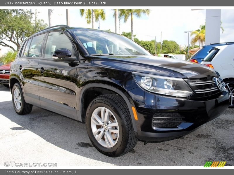 Deep Black Pearl / Beige/Black 2017 Volkswagen Tiguan S