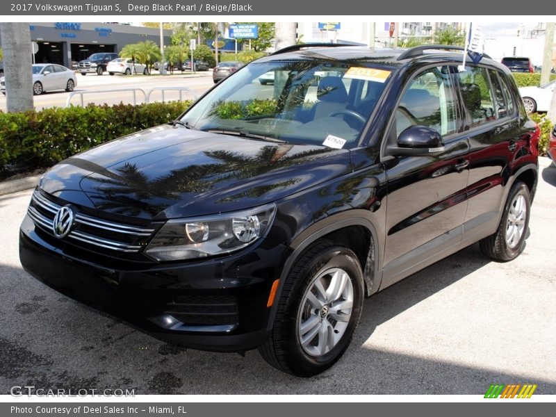 Deep Black Pearl / Beige/Black 2017 Volkswagen Tiguan S
