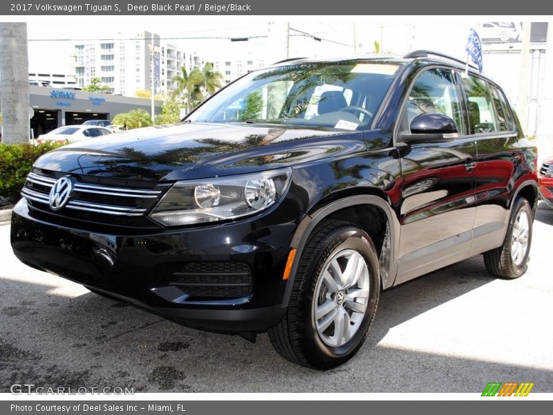 Deep Black Pearl / Beige/Black 2017 Volkswagen Tiguan S