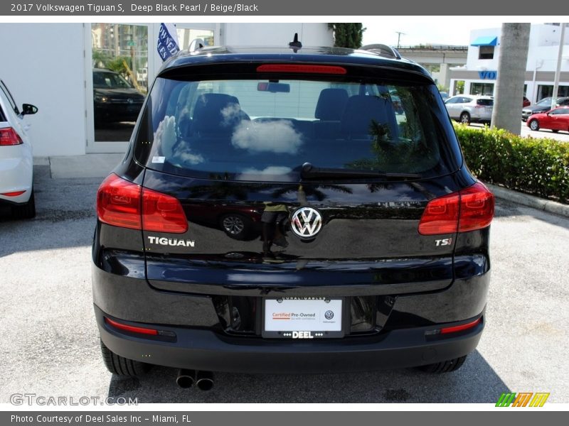 Deep Black Pearl / Beige/Black 2017 Volkswagen Tiguan S