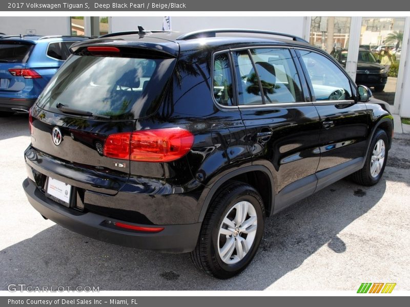 Deep Black Pearl / Beige/Black 2017 Volkswagen Tiguan S