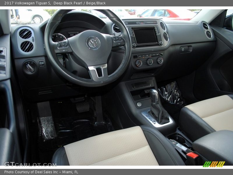 Deep Black Pearl / Beige/Black 2017 Volkswagen Tiguan S