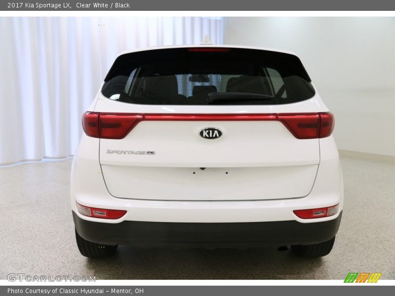 Clear White / Black 2017 Kia Sportage LX