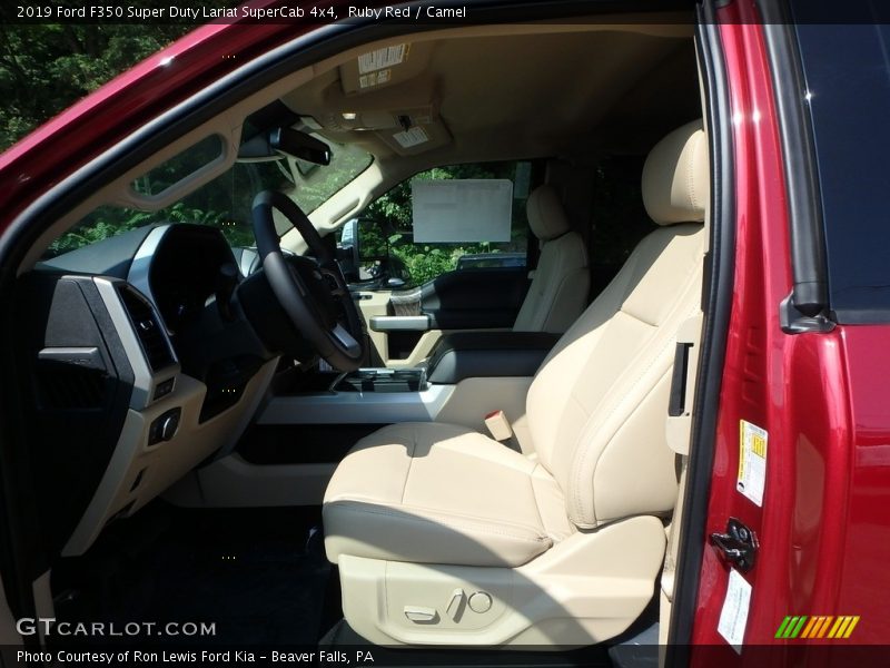 Front Seat of 2019 F350 Super Duty Lariat SuperCab 4x4