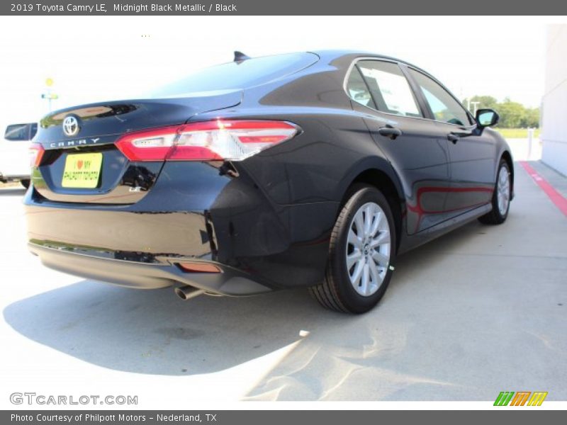 Midnight Black Metallic / Black 2019 Toyota Camry LE
