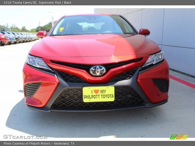 Supersonic Red / Black 2019 Toyota Camry SE