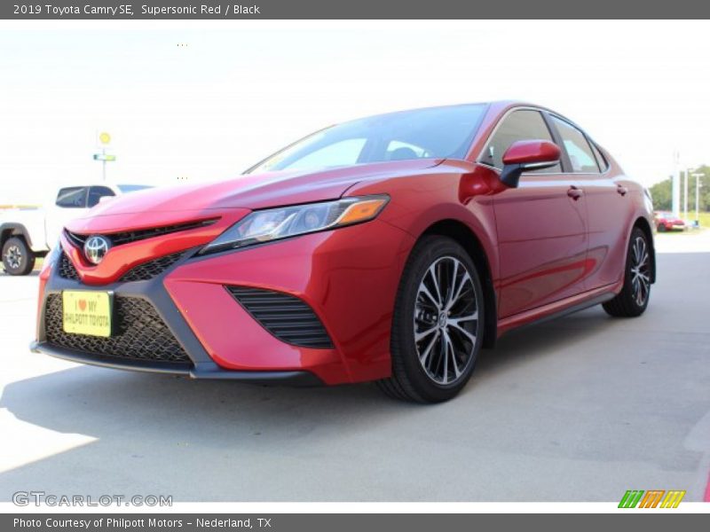 Supersonic Red / Black 2019 Toyota Camry SE