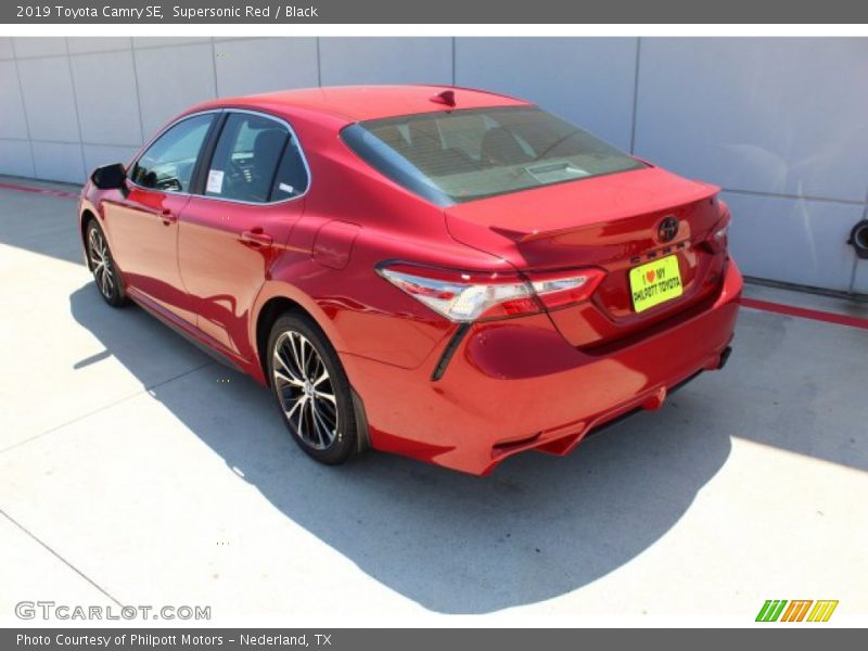 Supersonic Red / Black 2019 Toyota Camry SE