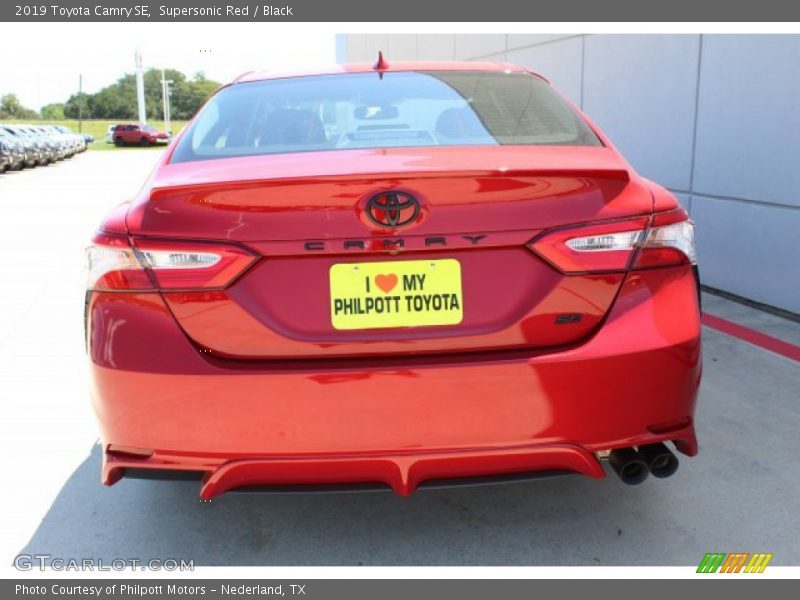 Supersonic Red / Black 2019 Toyota Camry SE