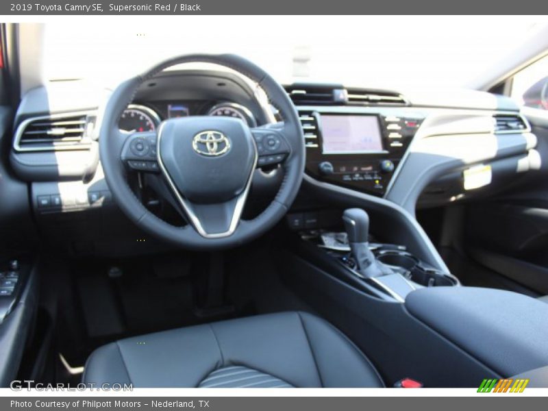 Supersonic Red / Black 2019 Toyota Camry SE