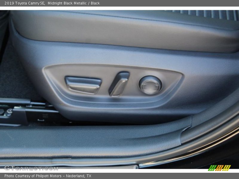 Midnight Black Metallic / Black 2019 Toyota Camry SE
