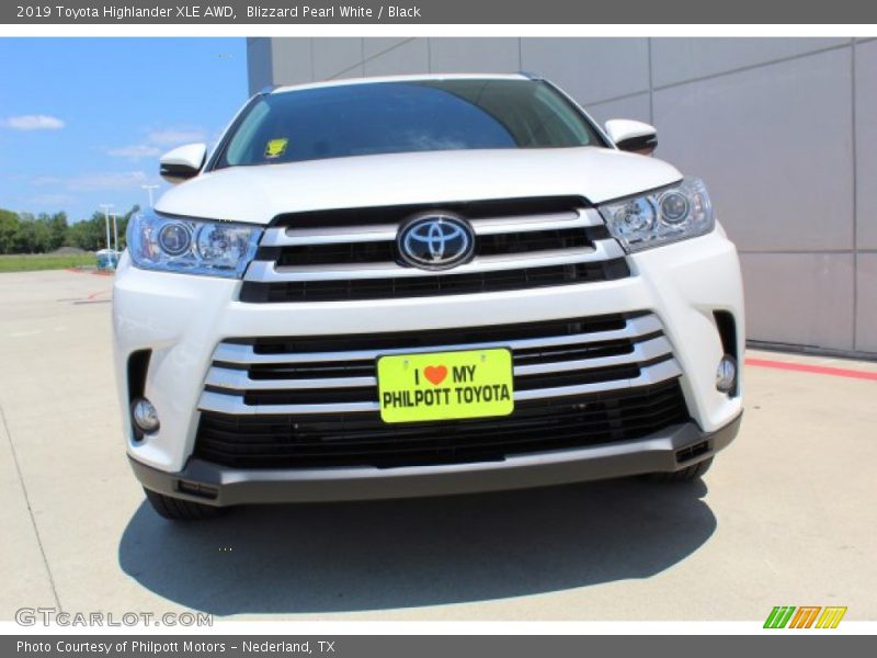 Blizzard Pearl White / Black 2019 Toyota Highlander XLE AWD