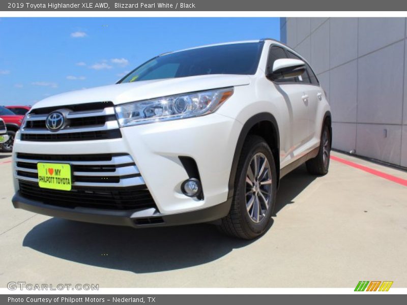 Blizzard Pearl White / Black 2019 Toyota Highlander XLE AWD