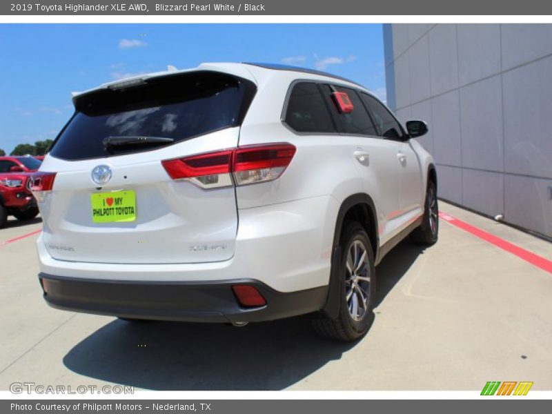 Blizzard Pearl White / Black 2019 Toyota Highlander XLE AWD