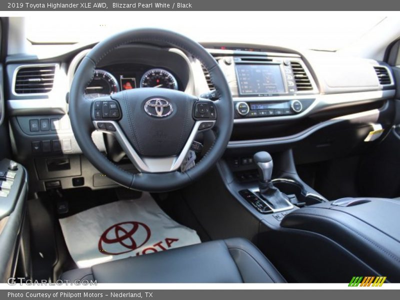 Blizzard Pearl White / Black 2019 Toyota Highlander XLE AWD