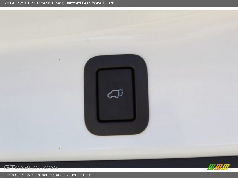 Blizzard Pearl White / Black 2019 Toyota Highlander XLE AWD