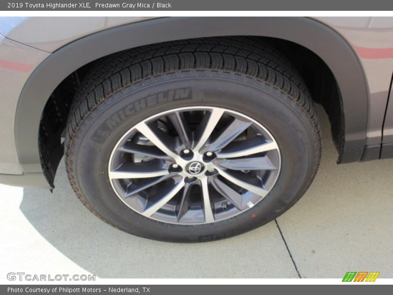 Predawn Gray Mica / Black 2019 Toyota Highlander XLE
