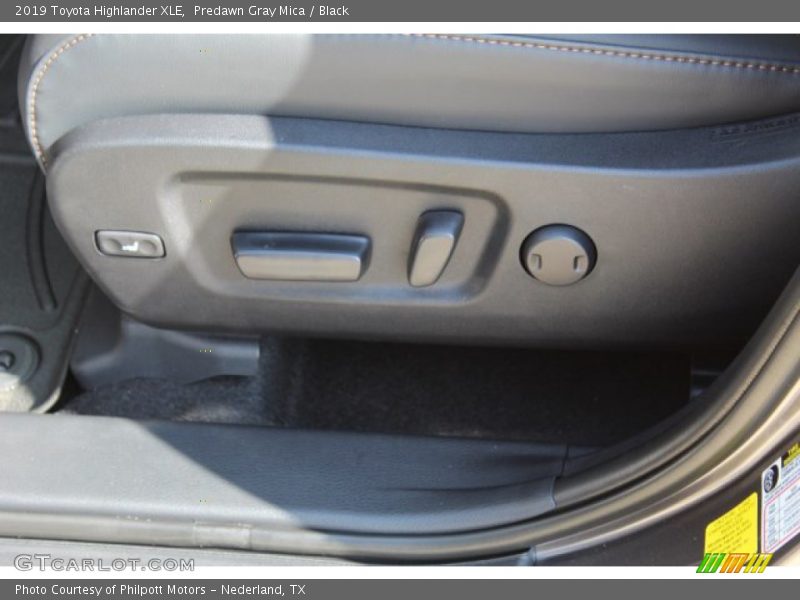 Predawn Gray Mica / Black 2019 Toyota Highlander XLE