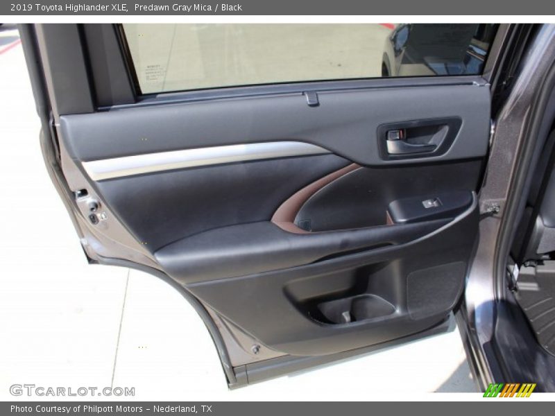 Predawn Gray Mica / Black 2019 Toyota Highlander XLE