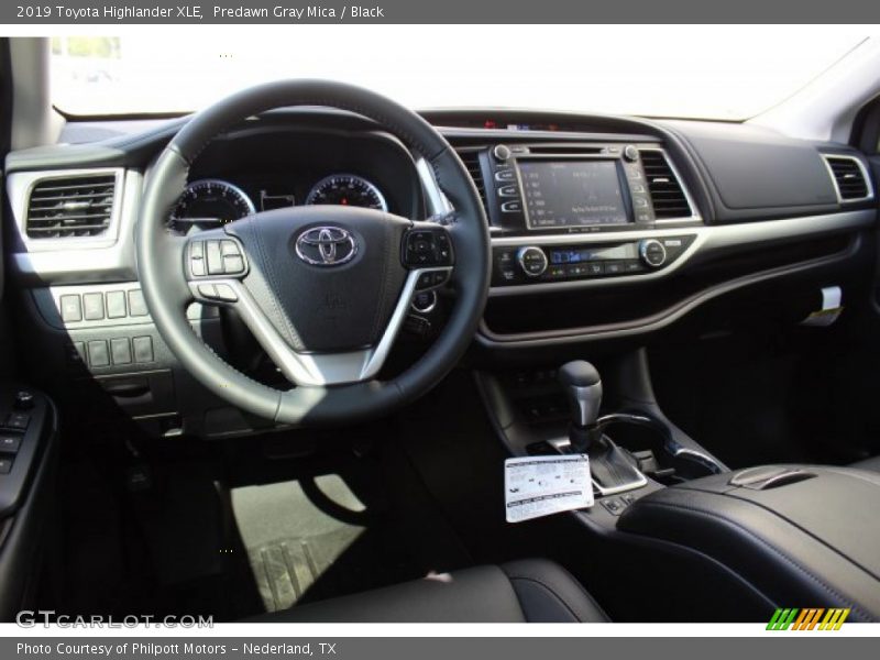 Predawn Gray Mica / Black 2019 Toyota Highlander XLE