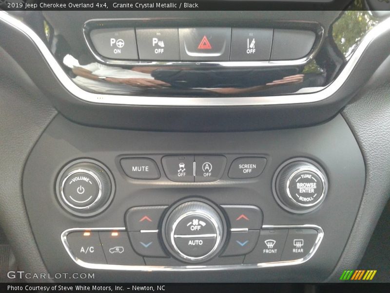 Granite Crystal Metallic / Black 2019 Jeep Cherokee Overland 4x4