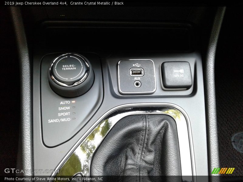 Granite Crystal Metallic / Black 2019 Jeep Cherokee Overland 4x4