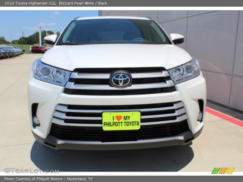 Blizzard Pearl White / Black 2019 Toyota Highlander XLE
