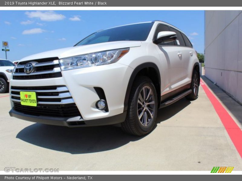 Blizzard Pearl White / Black 2019 Toyota Highlander XLE