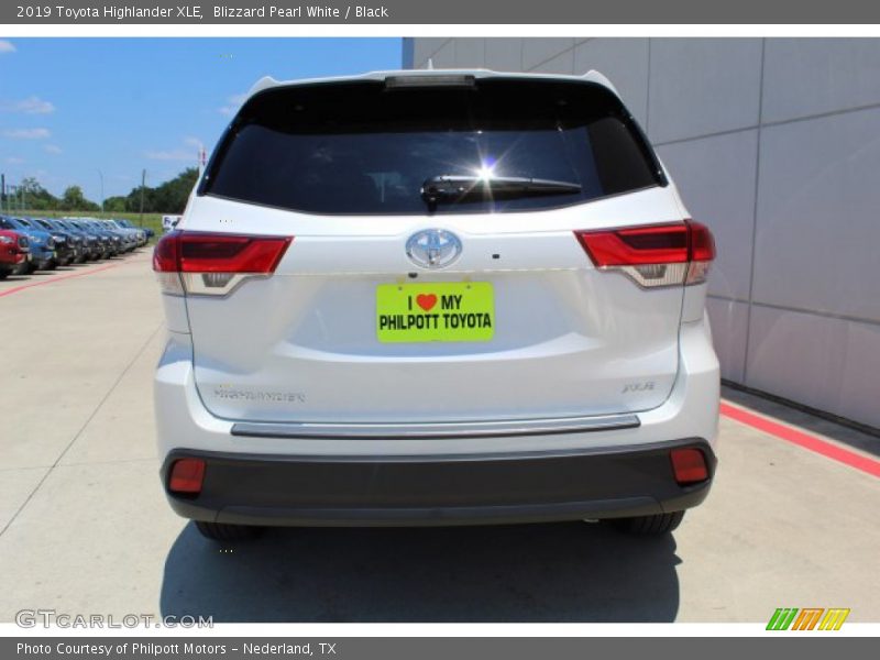Blizzard Pearl White / Black 2019 Toyota Highlander XLE