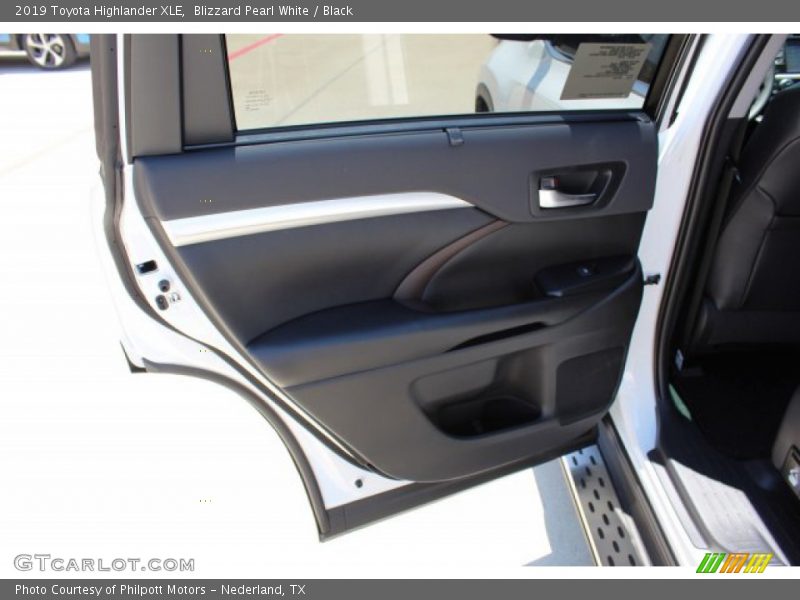 Blizzard Pearl White / Black 2019 Toyota Highlander XLE