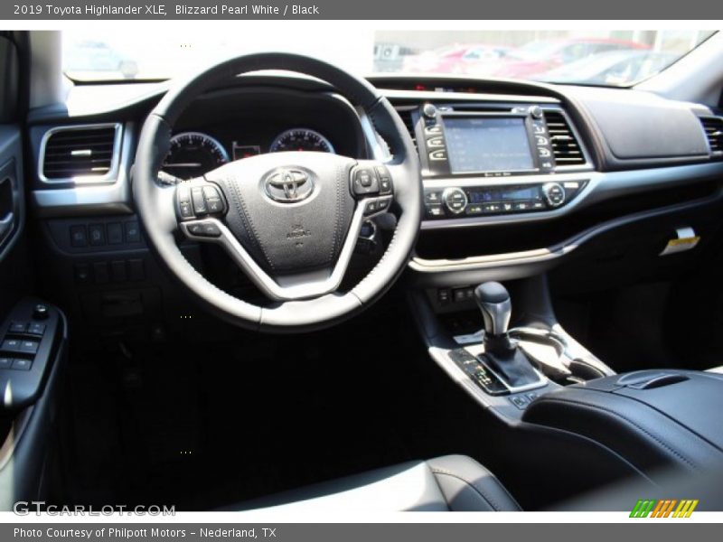 Blizzard Pearl White / Black 2019 Toyota Highlander XLE