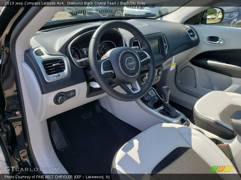 Diamond Black Crystal Pearl / Black/Ski Gray 2019 Jeep Compass Latitude 4x4