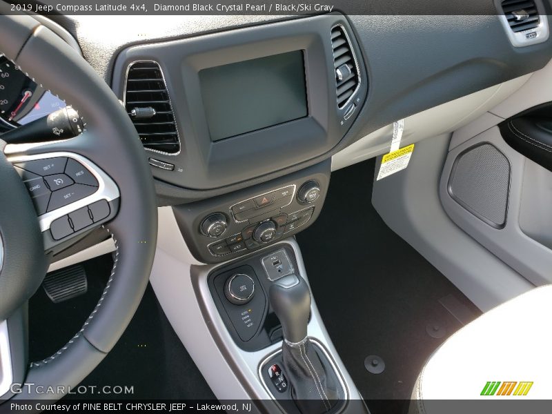 Diamond Black Crystal Pearl / Black/Ski Gray 2019 Jeep Compass Latitude 4x4