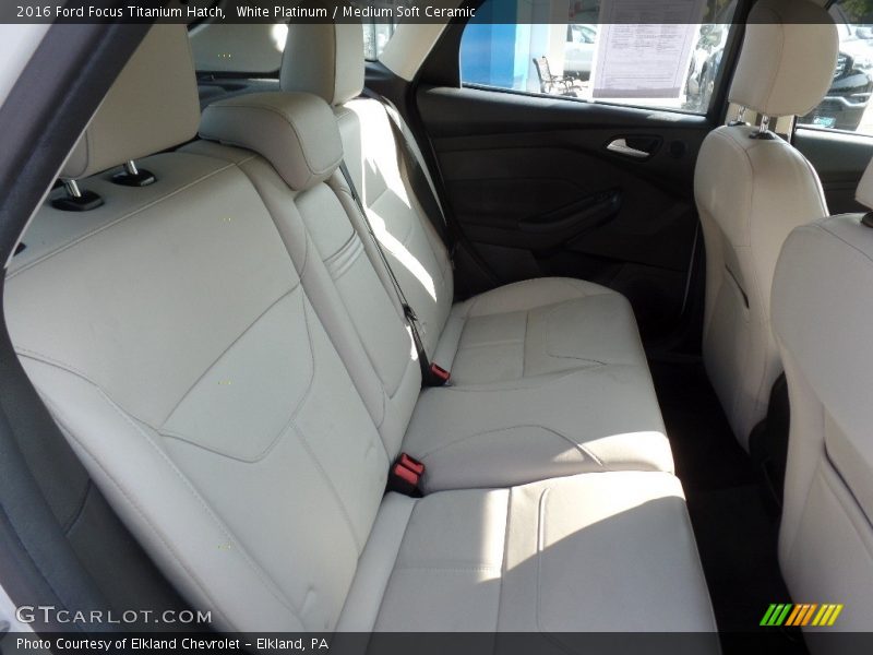 White Platinum / Medium Soft Ceramic 2016 Ford Focus Titanium Hatch