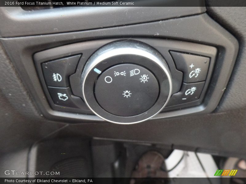 White Platinum / Medium Soft Ceramic 2016 Ford Focus Titanium Hatch