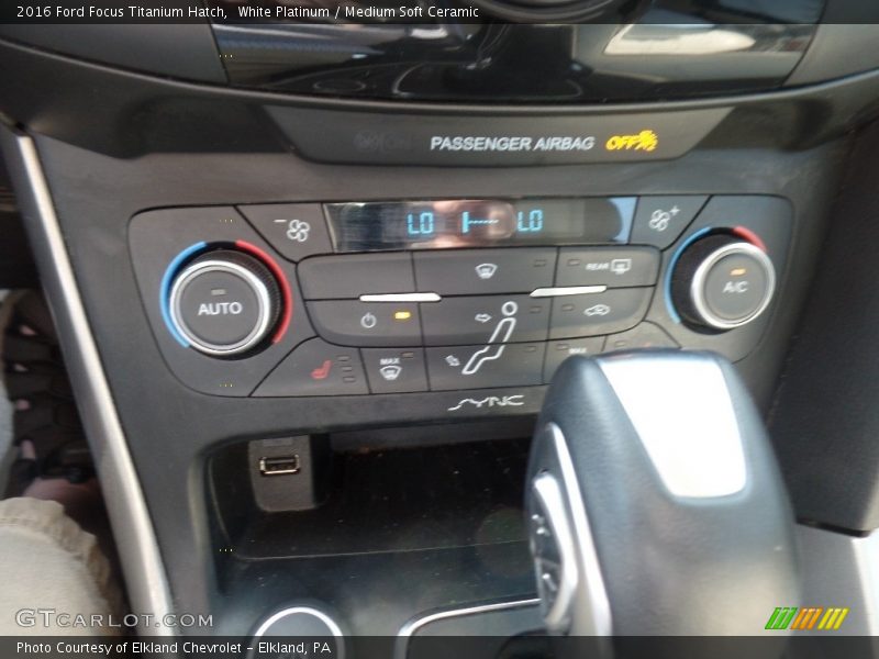 White Platinum / Medium Soft Ceramic 2016 Ford Focus Titanium Hatch