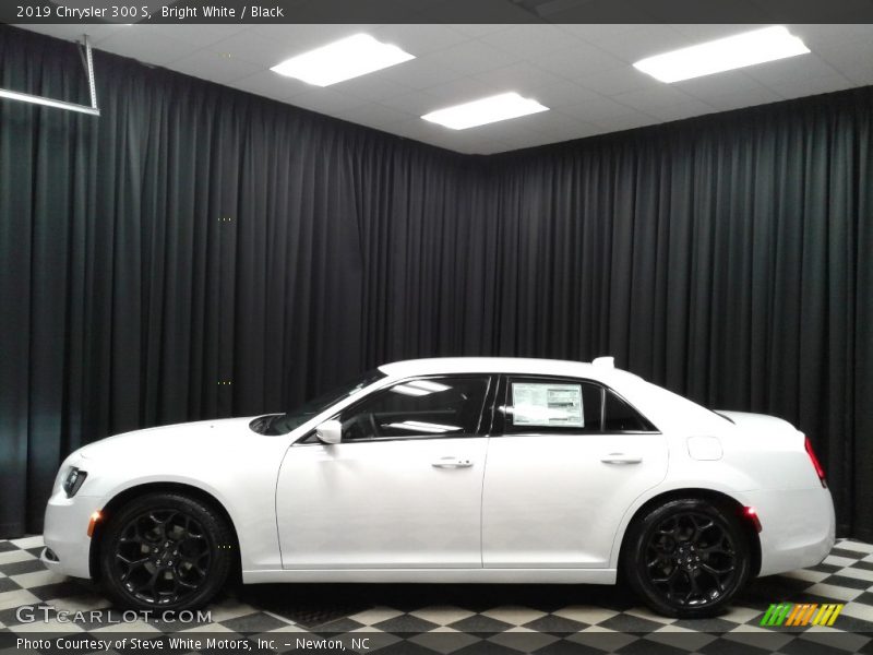 Bright White / Black 2019 Chrysler 300 S